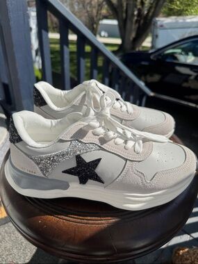 Vintage Havana White and Black Star Glitter Sneakers NWOT